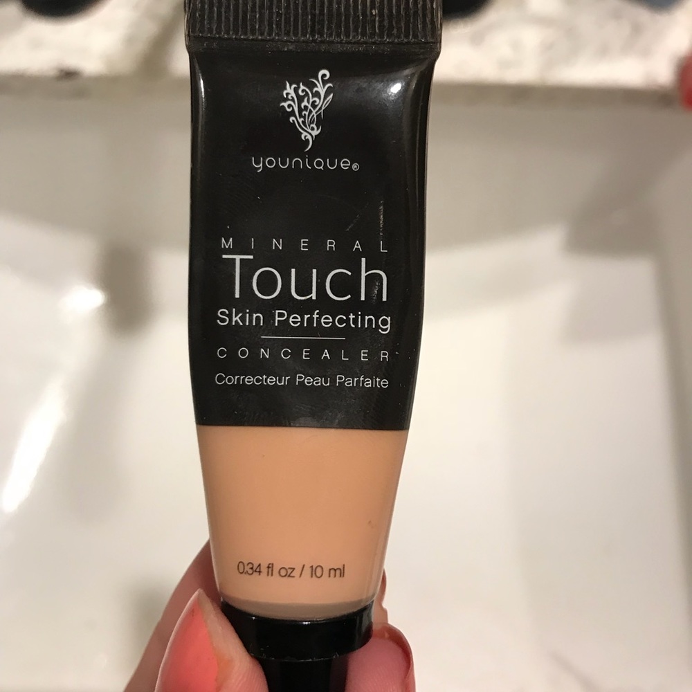 Younique Mineral Touch Skin Perfecting Concealer